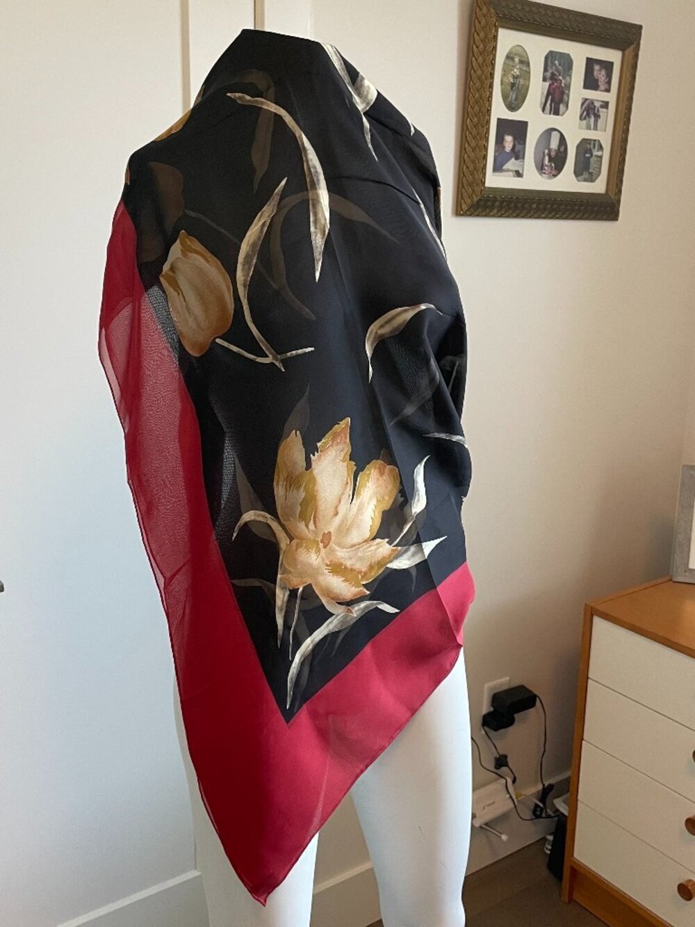 Jim Thompson 100% Silk Thai Wrap/Shawl 52"x52" square Floral Print Blk Red Gold